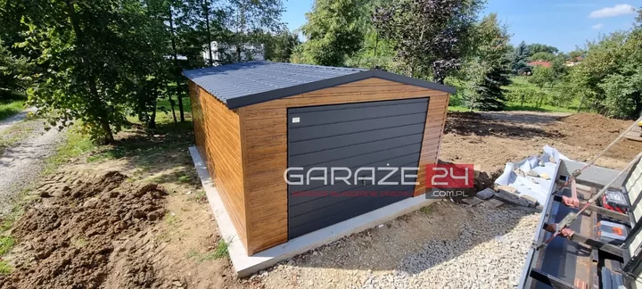 Obraz do artykułu: Garaże blaszane jednostanowiskowe – dlaczego to najrozsądniejszy wybór dla właścicieli jednego auta?