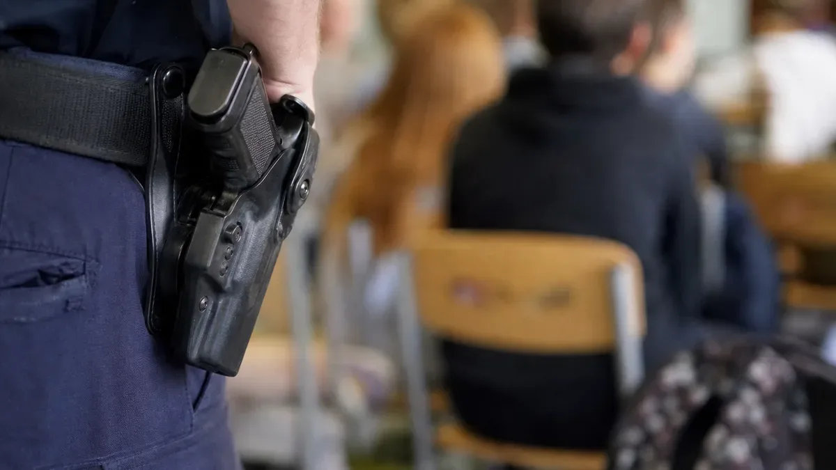 Policjanci z Bolesławca ostrzegali uczniów. Nie tylko o drodze do szkoły
