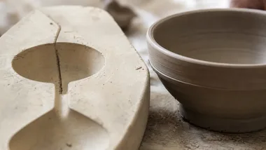 Złoty Gloria Artis dla twórczyni 1700 form Zakładów Ceramicznych