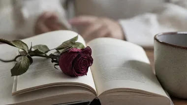 Jesień pachnie inaczej, gdy trafia między wersy poezji