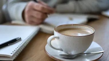 Francuski przy kawie bez wychodzenia z domu. Café français en ligne wraca