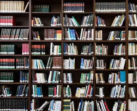 Świece, książka i rękodzieło - DKK Klub Głuchego Czytelnika przeniósł inspiracje z kart na stół