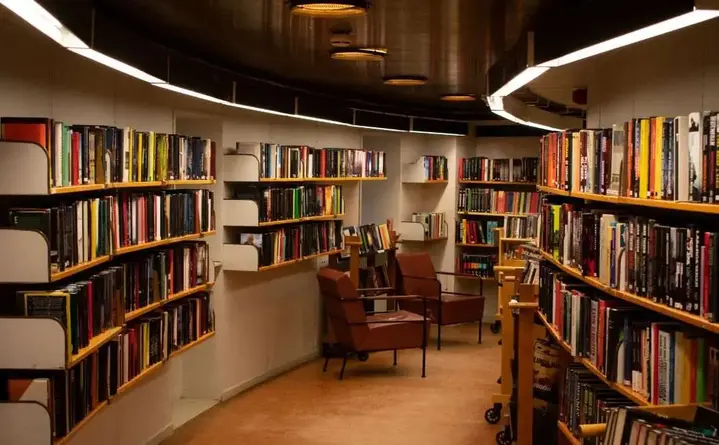 Francuskie klimaty - kryminały, Lupin i krzyżówkowe zagadki w bibliotece