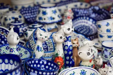 Grafika promocyjna wydarzenia Departure K-Town: Bolesławiec Polish Pottery Festival — wyjazd na Festiwal Ceramiki w Bolesławcu