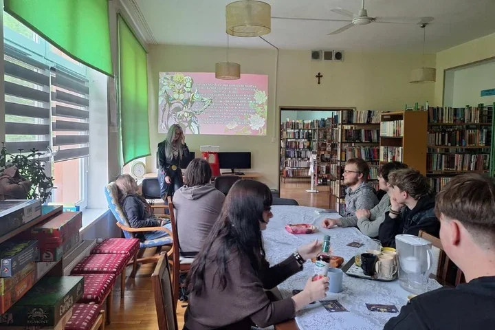JoJo w bibliotecznym klubie - Golden Wind rozkręcił rozmowę fanów