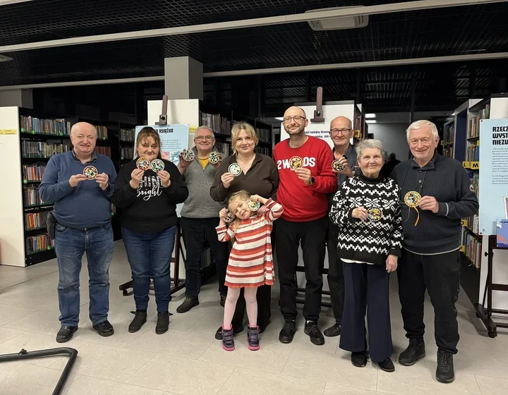 Mozaikowe popołudnie w DKK Klubie Głuchego Czytelnika - podkładki, które mówią o właścicielu