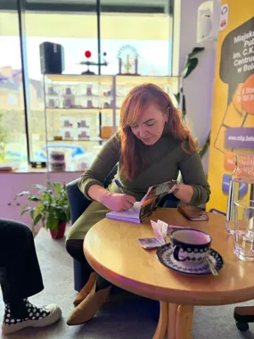 Matka, książka i otwarta rozmowa o uzależnieniach - Magdalena Benadda spotkała się z młodzieżą w Bolesławcu