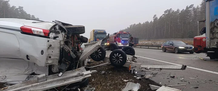 Trzy alarmy przed 8 - strażacy z KP PSP Bolesławiec gasili pożar i usuwali skutki wypadków