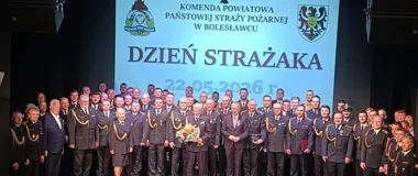 W Bolesławcu rozdano awanse i odznaczenia - strażacka gala przyciągnęła służby