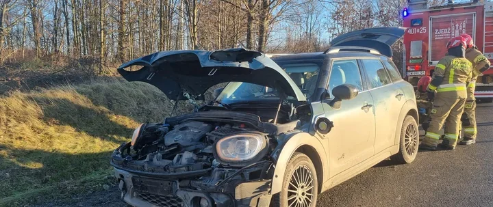 Karambol na drodze wojewódzkiej 297 - siedem osób, w tym dziecko