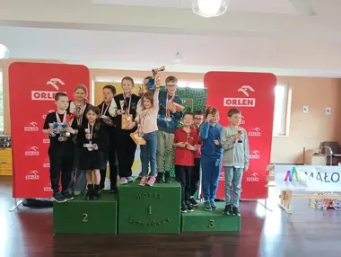 Młodzi brydżyści z Bolesławca zagrali w Tęgoborzy jak starzy wyjadacze