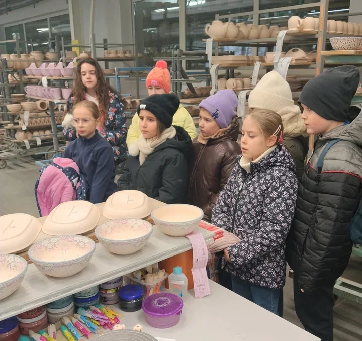 Z pracowni do pieca - młodzi bolesławianie w MANUFAKTURZE ceramiki