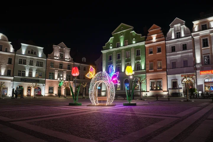 Bolesławiec rozbłysnął wielkanocnymi dekoracjami i zamienił rynek w plener zdjęć