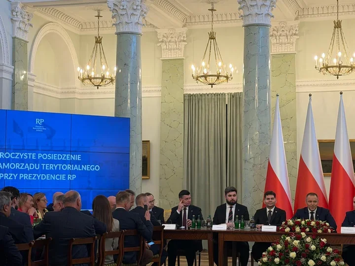 Piotr Roman w Pałacu Prezydenckim. Samorządowcy odebrali odznaczenia