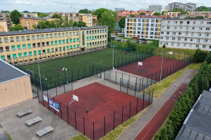 Dwa bolesławieckie Orliki przechodzą gruntowną metamorfozę. Koniec sierpnia to ostateczny termin