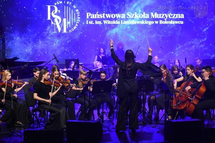 Filmowe melodie i szkolna orkiestra rozświetliły wieczór