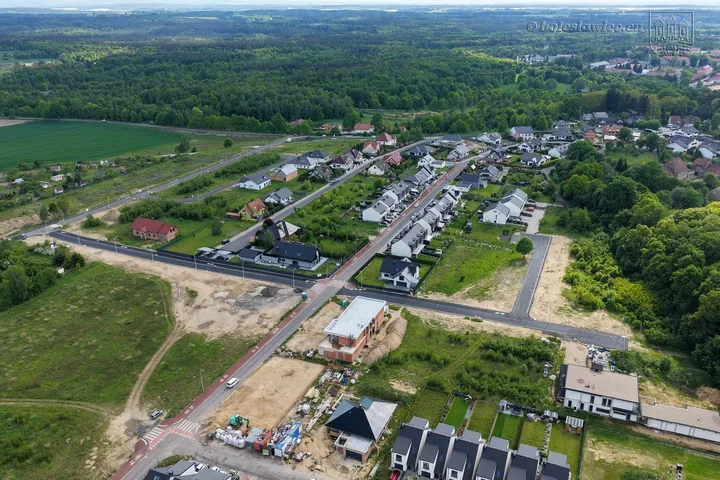 Na Hallera prace są na finiszu. Powstała nowa droga i ścieżka
