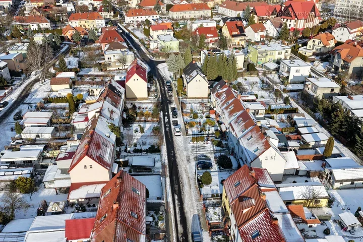 Przebudowa ul. Konopnickiej zakończona - nowa jezdnia i bezpieczne chodniki