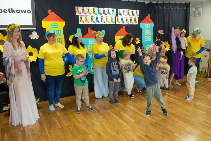 Kolorowe skarpetki w przedszkolu zamieniły zabawę w lekcję akceptacji