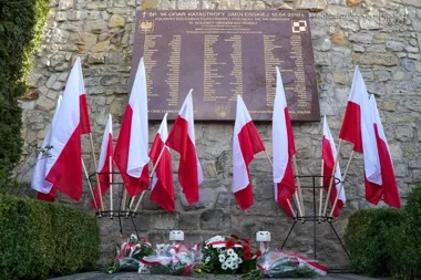 Bolesławiec zatrzymał się przy Tablicy Pamięci ofiar katastrofy smoleńskiej