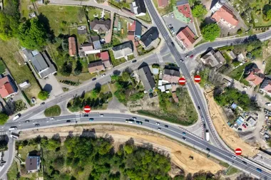 Przy moście nad Bobrem nowe ograniczenia dla kierowców i pieszych