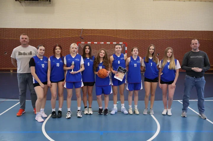 Młodzi koszykarze z Bolesławca walczyli o puchary i awans