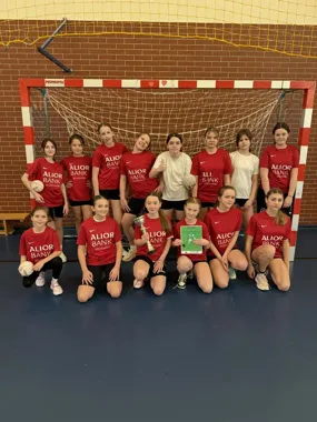 Młodzi szczypiorniści błysnęli – SP nr 1 triumfuje w dolnośląskich igrzyskach