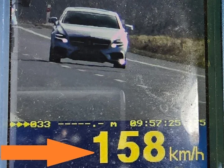 158 km/h na DK94 - kierowca stracił prawo jazdy i dostał 14 punktów