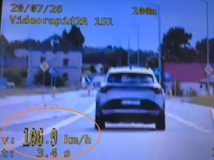 106 km/h w obszarze zabudowanym. Kierowca stracił prawo jazdy