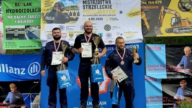 Policjant z Bolesławca na podium zawodów strzeleckich w Jaworze