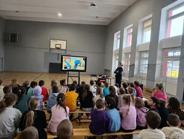 W Osiecznicy policjantka ostrzegła uczniów - konsekwencje padły wprost