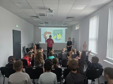 W Bolesławcu dzieci z półkolonii zobaczyły, jak policja zabezpiecza ślady