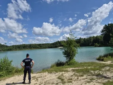 Upały wracają nad wodę - policja ostrzega przed jedną chwilą nieuwagi