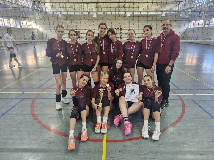 I LO najlepsze w powiecie - Licealiada siatkarska dziewcząt pokazała charakter