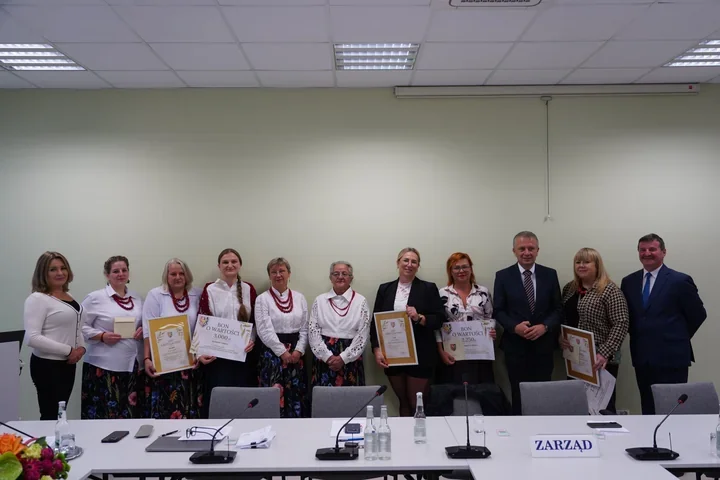 Ortografia i dożynki na jednej sesji. Znamy laureatów konkursów