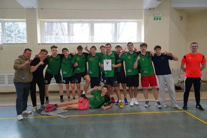 Bolesławiecka hala żyła ręczną, a do finału przeszły dwa najlepsze zespoły