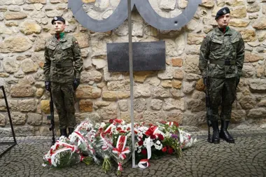 W Bolesławcu zabrzmiał apel pamięci w Narodowy Dzień Zwycięstwa