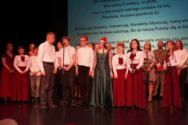 Patriotyczne pieśni znów zabrzmiały w Teatrze Starym. Jubileuszowy przegląd poruszył widzów